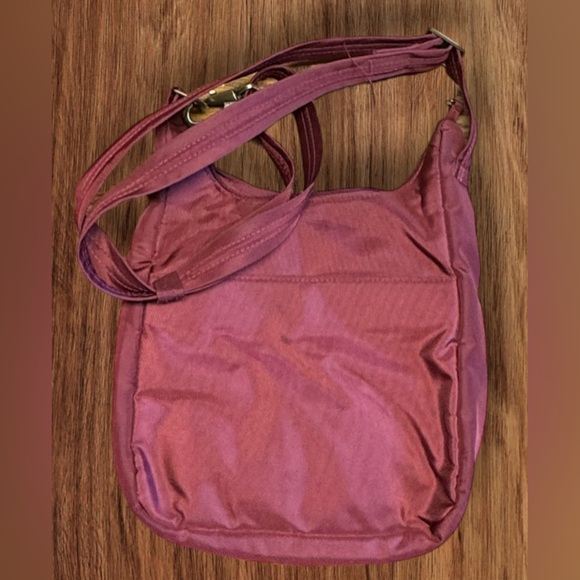 Travelon Anti-Theft RFID Blocking Travel Bag Burgundy Crossbody/ Shoulder Bag - Picture 2 of 12